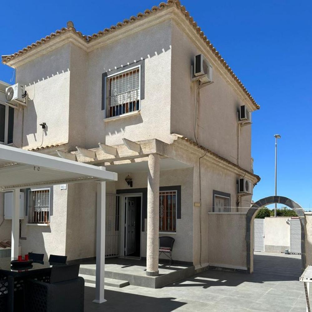 foto galerij met binnen en buitenfoto’s van onze spaanse villa met prive zwembad la casa de melvino villa huren costa blanca benijofar quesada