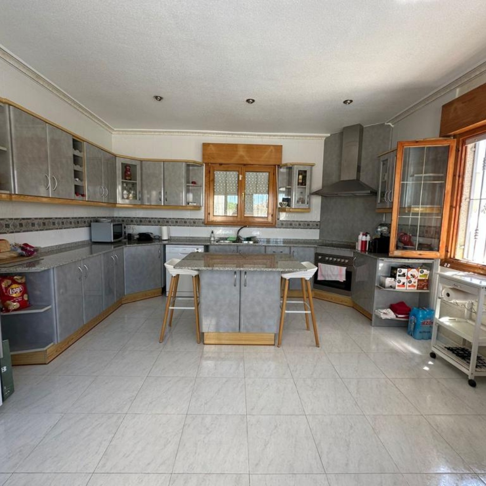 keuken foto galerij met binnen en buitenfoto’s van onze spaanse villa met prive zwembad la casa de melvino villa huren costa blanca benijofar quesada